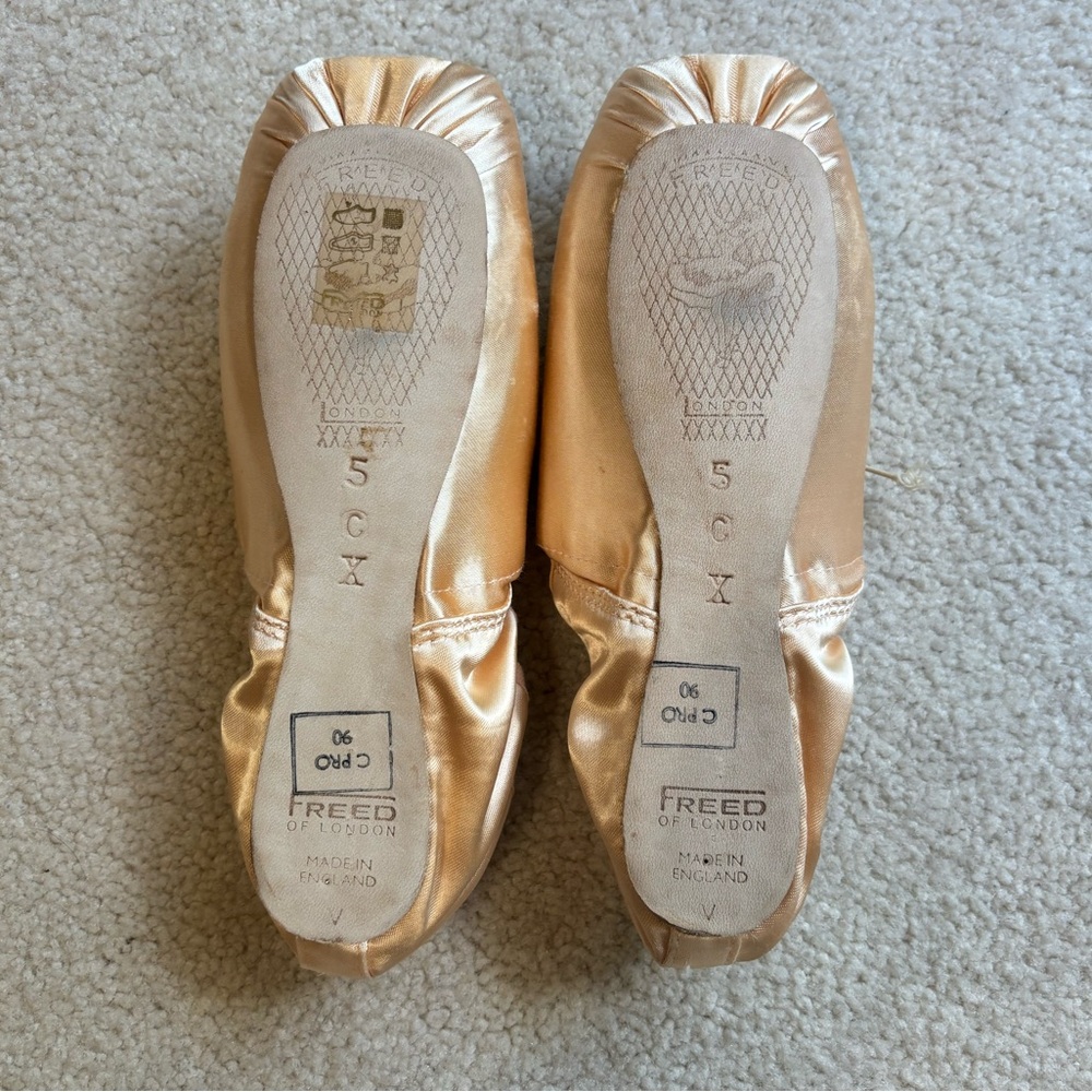 BRAND NEW FREED POINTE SHOES
